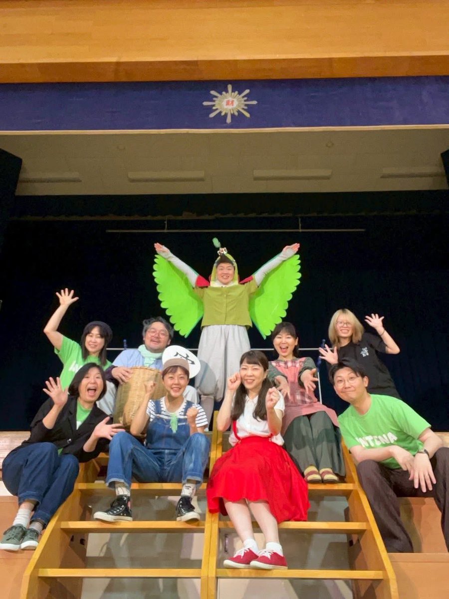 unitantena's tweet photo. 今年度の学校公演がスタートしました😊

今日は西都市の三財小学校で「めじろくん」を上演。

約100名の生徒さん達はとても元気いっぱい！
最初は賑やかだった会場も、物語が進むにつれて、ぐっとお芝居の世界に入り込んでいるのが伝わってきました。 https://t.co/aYm5r4M30a