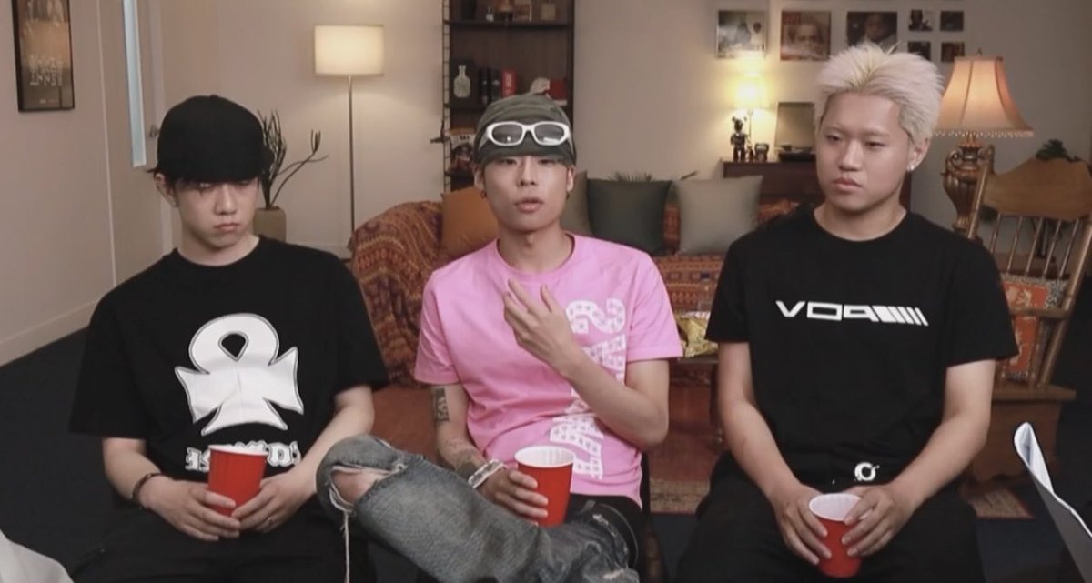 girilism's tweet photo. they look so dumb as always https://t.co/RzSlWB1wam