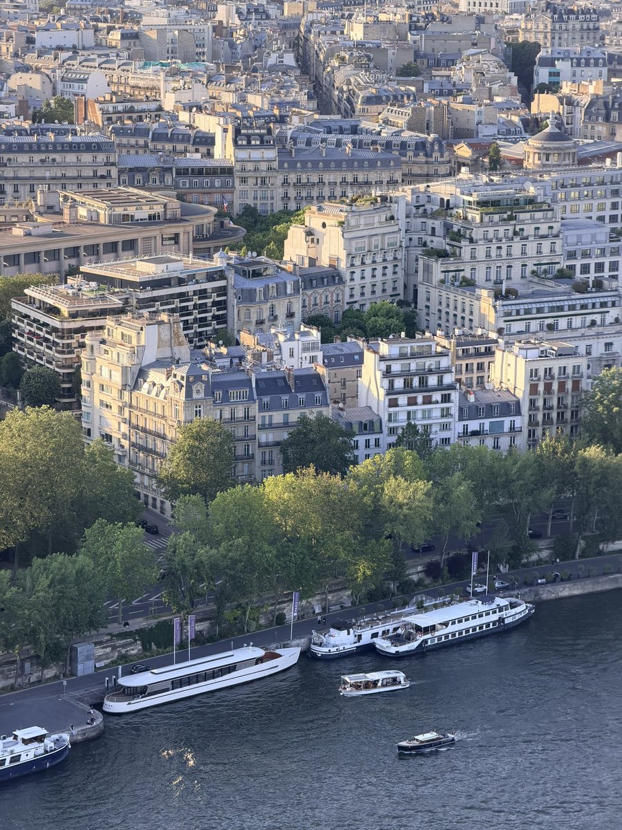 BritainBloom's tweet photo. Paris looks breathtakingly beautiful from The Eiffel Tower https://t.co/rnAoIxgvQG