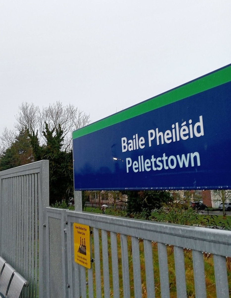 RCPCA1's tweet photo. @IrishRail 
Three of four validators at Pelletstown are out of order: both on southern platform, one on northern. https://t.co/uXbHaEDhRK