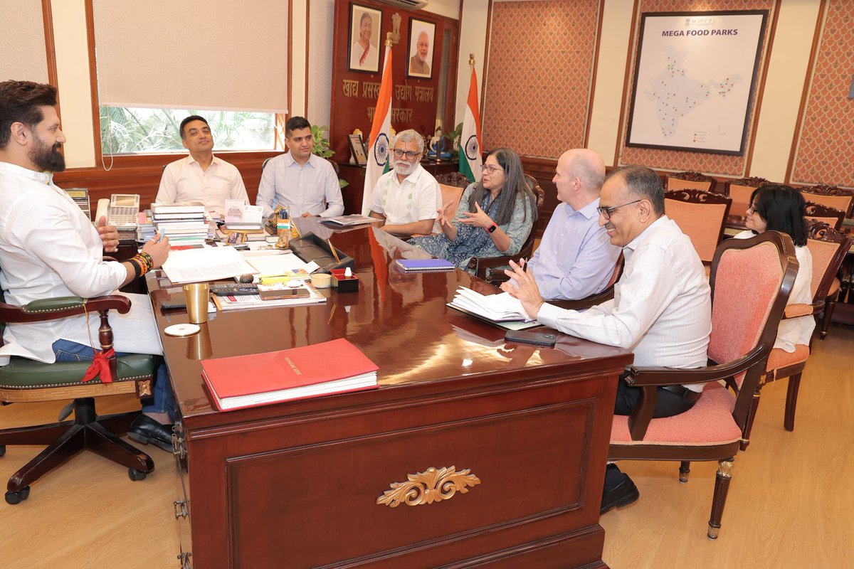 iChiragPaswan's tweet photo. Met officials from the World Bank, with senior officers of the Ministry, to discuss India’s food processing agenda: infrastructure, supply chains, value addition, and investments to scale the sector. https://t.co/bSJNm6Dv34