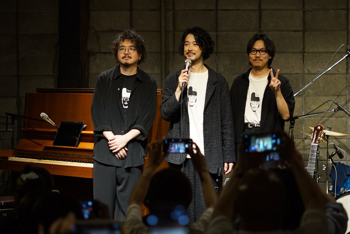 daisukeongaku's tweet photo. 大橋トリオFCツアー15公演終了。
演奏はもちろん最高に楽しく、それ以外もめちゃくちゃ笑った素敵な珍道中でした。

自分カスタムのMartin OM-42CTMと旅をできたのも特別でした。最高のギターです。

@ohashiTrio @Trio_staff @Naokidrums @DrSound_ACO 
#大橋トリオ #高橋直希 #高木大丈夫 https://t.co/ziua0hfdbK