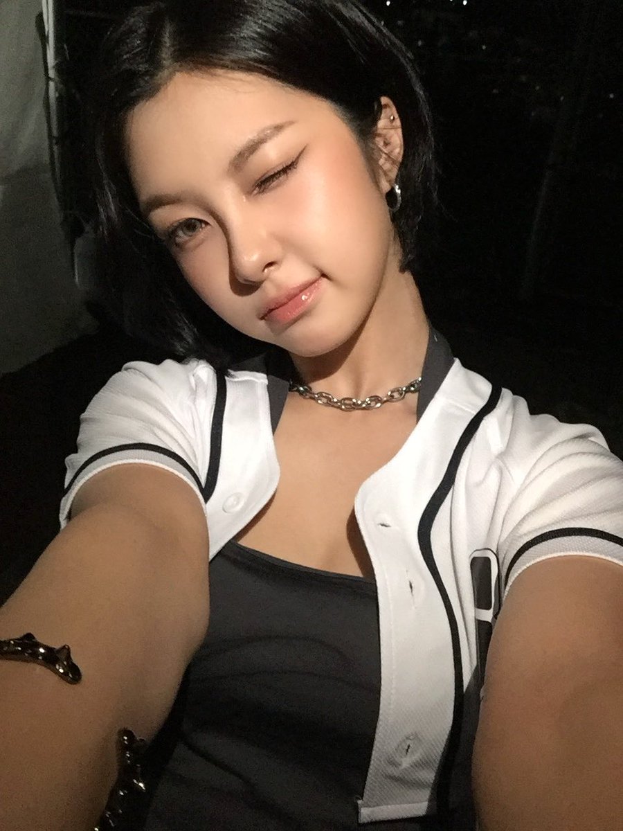 official_kep1er's tweet photo. [📸]

2026 인제대학교 청류 
Behind Photo💖

#Kep1er #케플러 https://t.co/lPs6kll04F