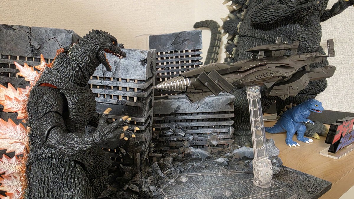 MyHobby310's tweet photo. ファイナルゴジは全部もってるけどやっぱり初版がお気に入り！(予備も持ってる笑)

しかし今回のエフェクトと轟天号カッコイイな！！

#モンスターアーツ #モンアツ #ゴジラ  #GODZILLA https://t.co/yPqeQL3HDa