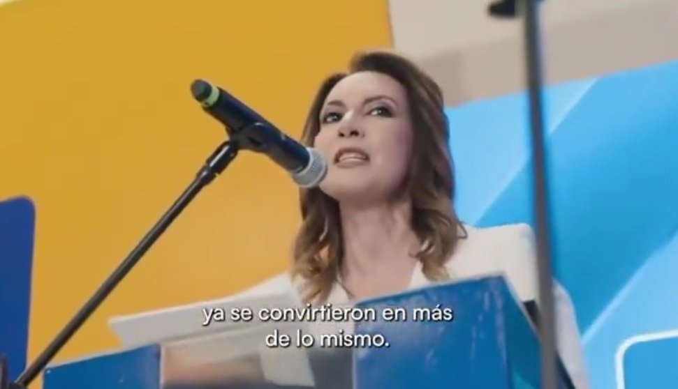 DarwinHK's tweet photo. Ríos reaparece con un mensaje claro: los q gobiernan hoy son más de los mismo. Lo hace de la mano de los Unionistas. Se queja del aumento salarial y los que están con ella votaron a favor y los q estuvieron en 2023 tb
Me parece fascinante el descaro ¿Alguien se traga este cuento? https://t.co/91BZXOrCrN