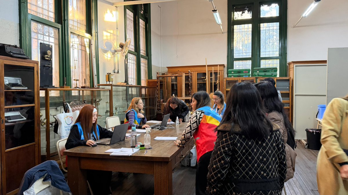 tori_flores's tweet photo. 🏫💚 Seguimos acompañando a las comunidades educativas con acciones concretas para cuidar la salud de las y los estudiantes.

Junto a @saludmunicba , estuvimos realizando el CUS (Certificado Único de Salud) en el Colegio Carbó, facilitando el acceso a los controles necesarios para que más chicos y chicas puedan comenzar el ciclo lectivo con sus estudios al día. 🙌

Creemos en un Estado presente, que trabaja de manera articulada y cerca de cada institución educativa. ✨

#AmbienteCba #HacerParaCrecer