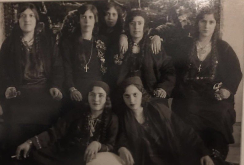 menavisualss's tweet photo. 🇯🇴 Christian Jordanian Arab women from the Karak region in southern Jordan https://t.co/YouwO5rWhm