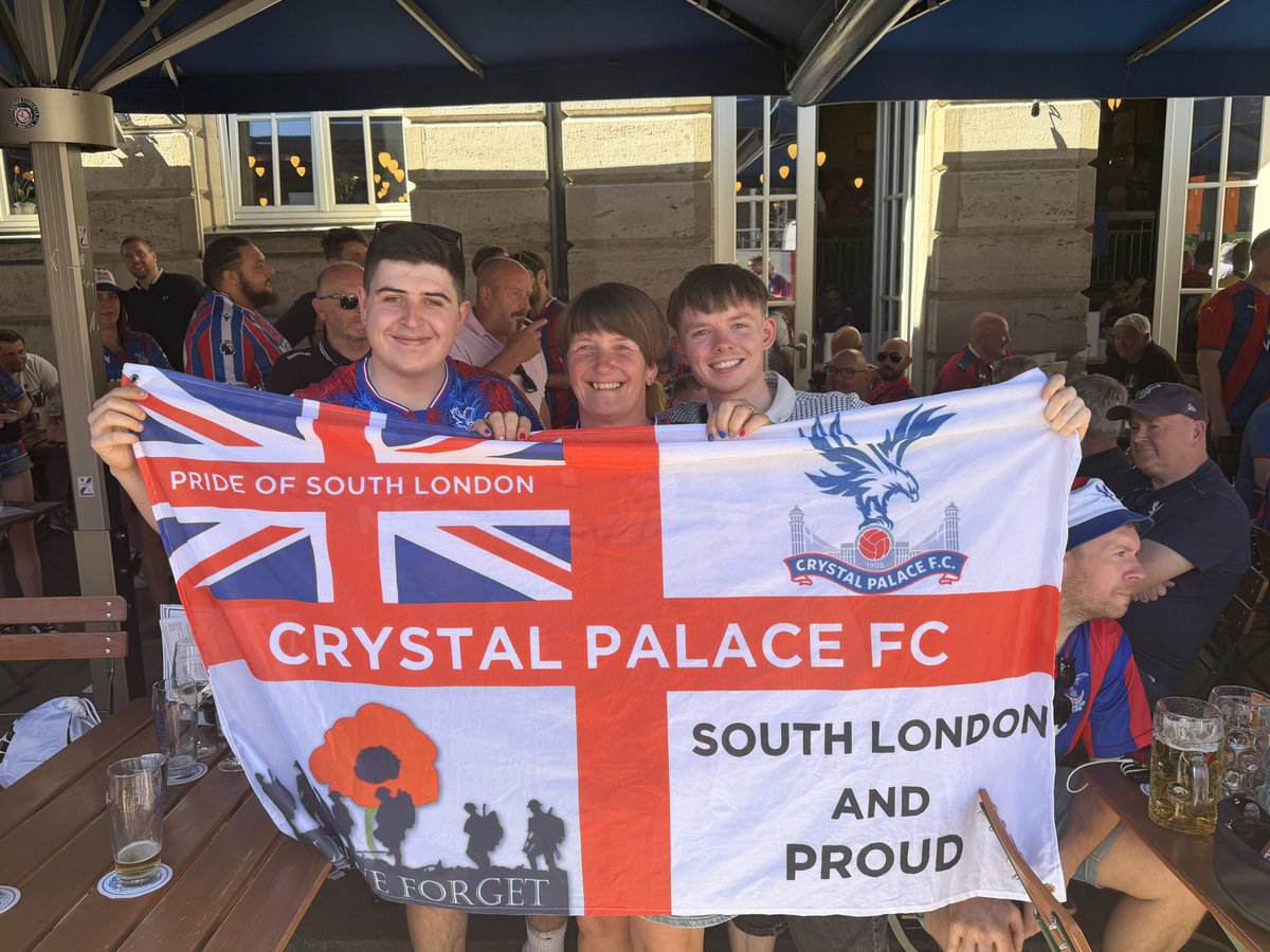 JamiegCPFC's tweet photo. Adam Whartons mum Adam Whartons mum 🎶 https://t.co/TaYM2vzGOi