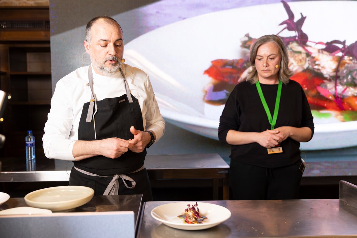 gastrollar's tweet photo. 👀 Hay showcookings que se quedan en la memoria... Y este fue uno de ellos. 

👉 Gracias por regalarnos esa tarde con sabor a A Mariña.

https://t.co/HUGfy0AX2h

#gastrollar #gastrollar2026 #gastronomíarural #gastro #slowfood #productolocal #cocinaasturias #altacocina https://t.co/4yVs9IOtIu