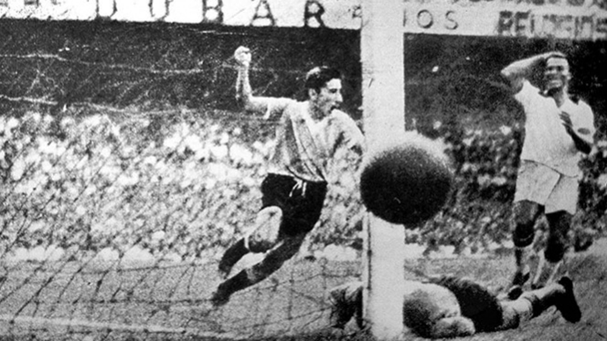YeyeCorrea's tweet photo. No se puede gritar goles, si pasas todo el tiempo atajando penales. 
Es inevitable cuando jugas a la defensiva y metes todo el cuadro atras. https://t.co/ZhEgx66zqy