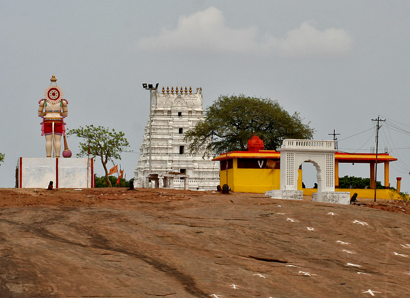 TTNSeva's tweet photo. 🛕 Where hills meet divinity.

A sacred hill temple blessed by Lord Shiva.

🛕 Temple: Sri Ramalingeshwara Swamy Temple
📍 Place: Keesaragutta, Hyderabad

🙏 Follow @TTNSeva  for Telangana spiritual heritage.

#Keesaragutta #ShivaTemple #TTNSeva https://t.co/8xZWwXnl3n