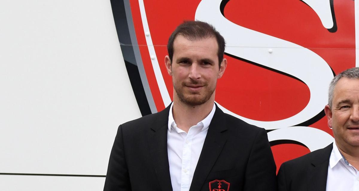 AGrosgros's tweet photo. ✍️ G. Lorenzi futur DS de l' #OM.
Officialisation dans les heures qui viennent... 
Quelle déception pour moi, de le voir dans ce club, bon après c'est toujours mieux que #NizzaMerda. https://t.co/mH9tTYPUaH