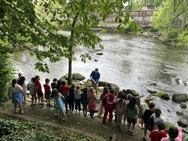 AbbeyJBolton's tweet photo. Third grade hit the River Walk for an unforgettable field trip! So much learning, exploring, and memory-making outside the classroom. The smiles said it all! #DaveyDragons #ThirdGradeAdventures #RiverWalk @KentSchools https://t.co/dg6GdhSgSr