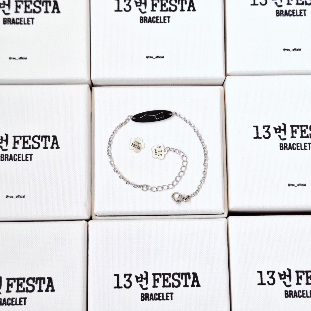 rou__official's tweet photo. BTS💜13th FESTA Bracelets #BTSFesta
ℙ𝕝𝕖𝕒𝕤𝕖 𝕙𝕖𝕝𝕡 ℝ𝔼𝕋𝕎𝔼𝔼𝕋 
[FANSUPPORT + PRE-ORDER]  

Hi #ARMY , 
I will also be handing out a number of these 13th FESTA Bracelets during #BTS_ARİRANG in Busan.

🔗 https://t.co/oShIMmwhEt
‼️More details in below thread‼️ https://t.co/xOuADNMlSo