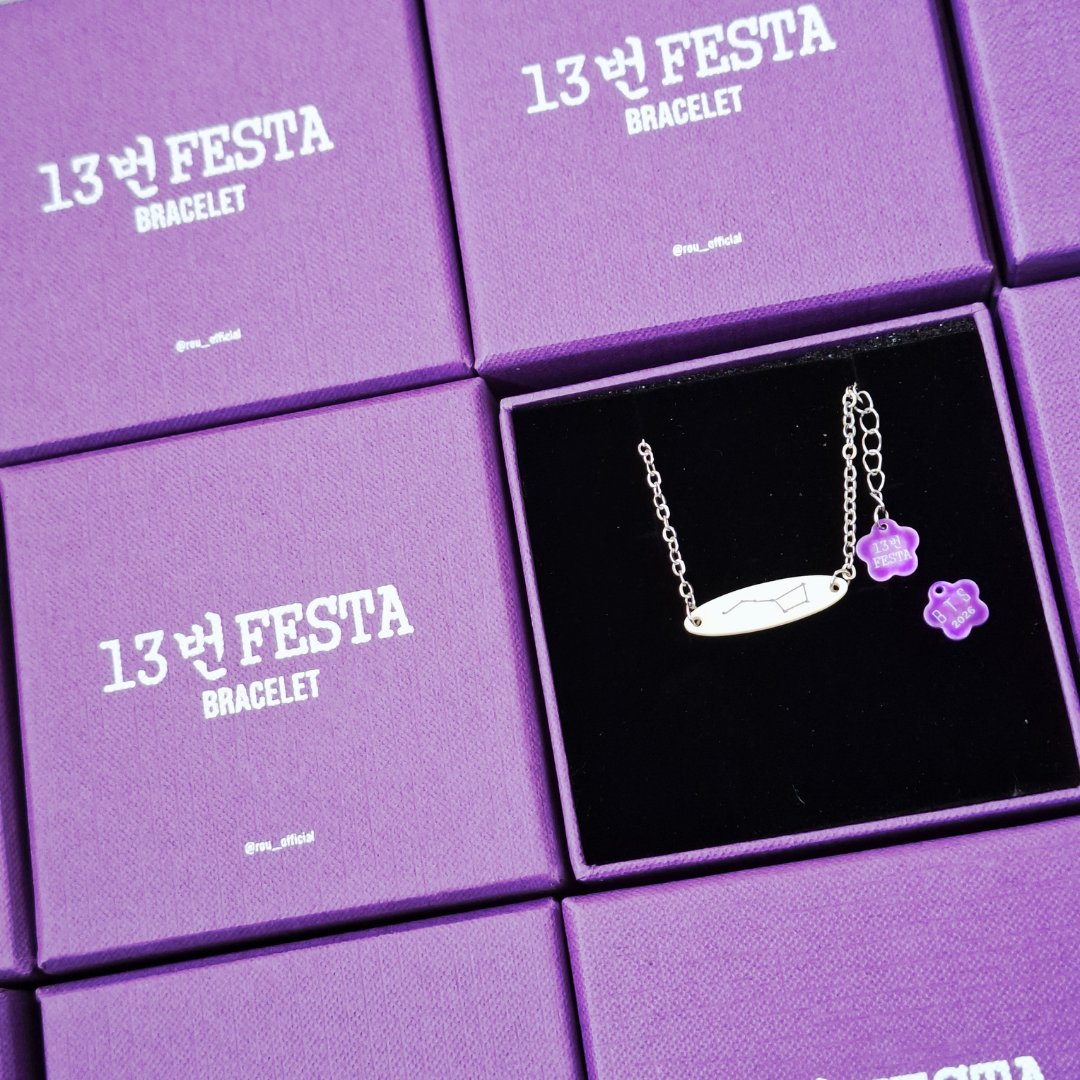 rou__official's tweet photo. BTS💜13th FESTA Bracelets #BTSFesta
ℙ𝕝𝕖𝕒𝕤𝕖 𝕙𝕖𝕝𝕡 ℝ𝔼𝕋𝕎𝔼𝔼𝕋 
[FANSUPPORT + PRE-ORDER]  

Hi #ARMY , 
I will also be handing out a number of these 13th FESTA Bracelets during #BTS_ARİRANG in Busan.

🔗 https://t.co/oShIMmwhEt
‼️More details in below thread‼️ https://t.co/xOuADNMlSo