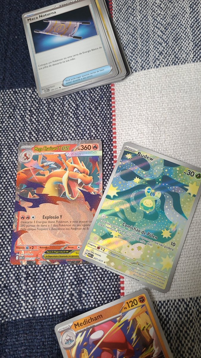 fragosolift's tweet photo. Em 3 boosters tirei essas duas. Deu bom? https://t.co/fKBsyaaZFE