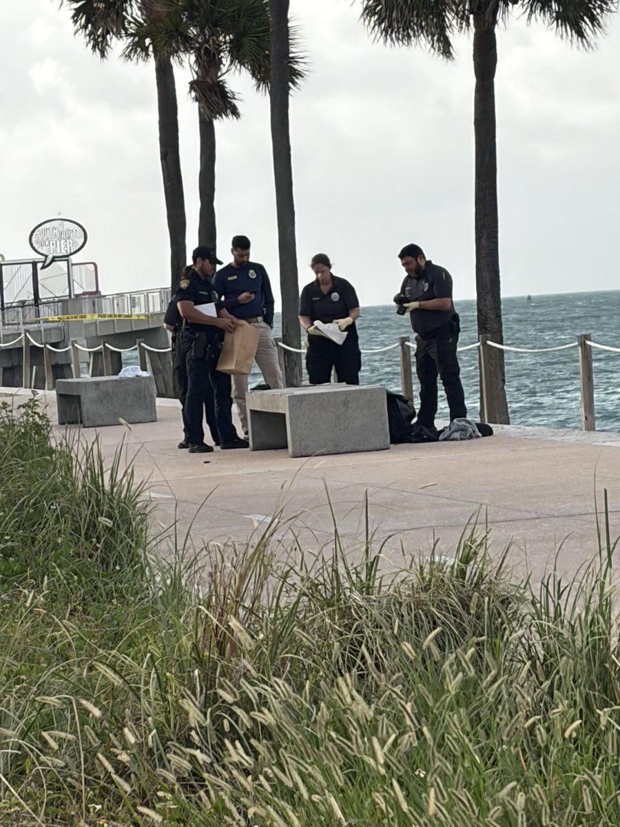 fox_sheldon's tweet photo. Off duty Miami-Dade Sheriff’s Office deputy forced to shoot man overnight in area of Miami Beach’s South Pointe Park, according to #7News sources. Injured man rushed to Jackson in stable condition. Detectives were investigating whether this was a robbery. @wsvn https://t.co/mE7FzRBKWg
