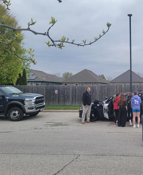 slwdb's tweet photo. Big thanks to the Centre Communautaire Francophone, Sarnia for hosting an inspiring career exploration event for students.
Appreciation to all exhibitors for sharing their time, knowledge, and encouragement! We are grateful for the opportunity to support! https://t.co/9t7aiMLUVn