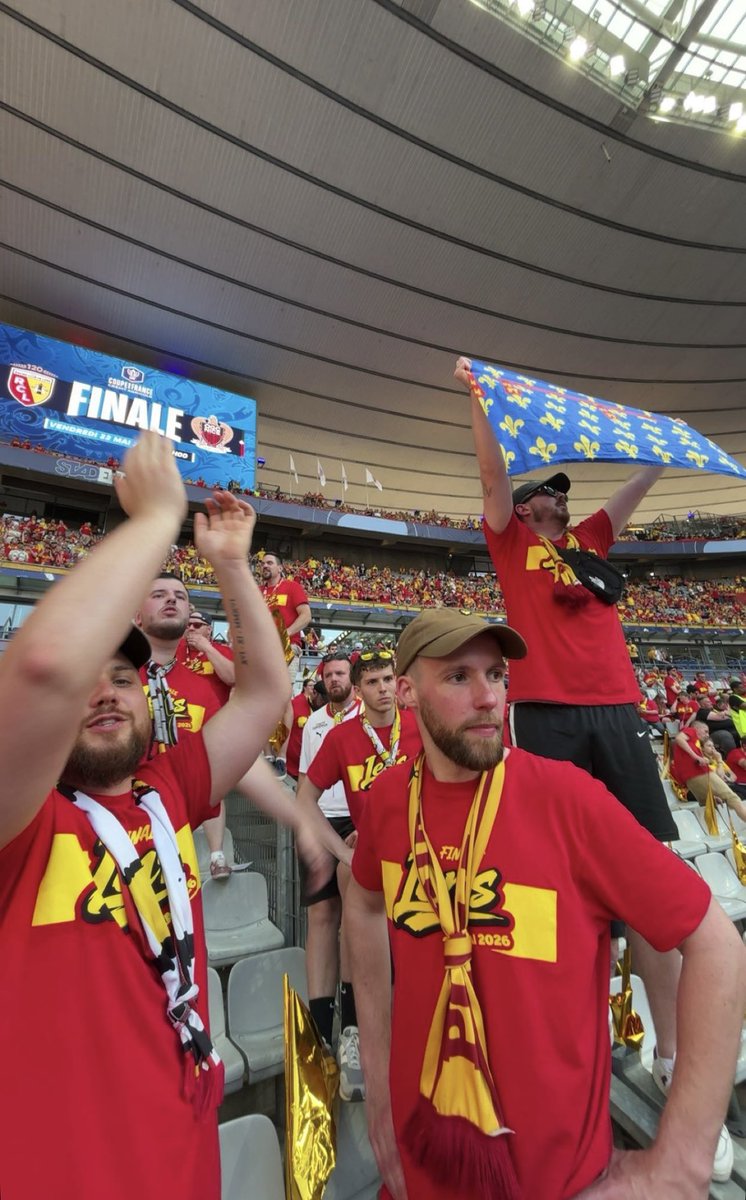 ClemDbrt's tweet photo. 5 jours après la finale… 
Et je crois que le plus beau, c’est de savoir qu’on se souviendra toute notre vie de cette soirée.

Merci Lens. Merci le Racing. Merci à nous tous. ❤️💛

*quelques photos de ma vie, de notre vie. 🫶🏼 https://t.co/0rIo9nOp5E
