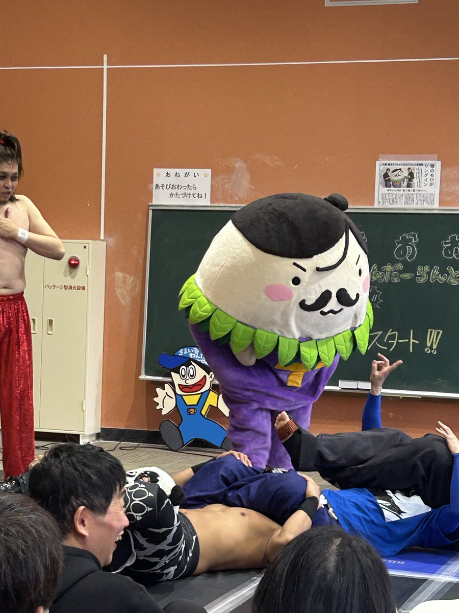 sxwxl_sendai's tweet photo. またこの日、大郷町の観光ＰＲキャラクター「常のモロ」がプロレスデビューした勇姿もどうぞ🌱
#大郷町 #常のモロ #石巻プロレス #地域おこし協力隊 https://t.co/IiJc9DDVH3