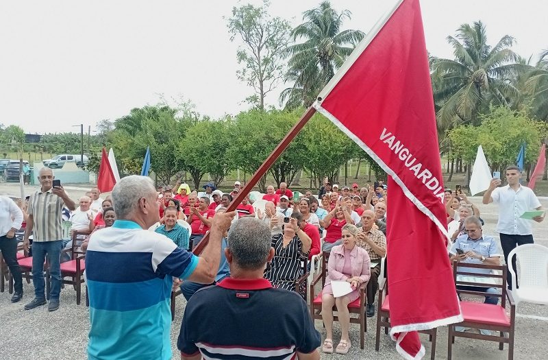 JulioAndrsGarc's tweet photo. La UEB de Esazúcar en Sancti Spíritus, declarada Vanguardia Nacional en 2026, demuestra que con empeño e inventiva, incluso en tiempos difíciles, se pueden garantizar servicios esenciales para la zafra y mantener la economía local. 
#Azucareros https://t.co/iZygUvNlIh