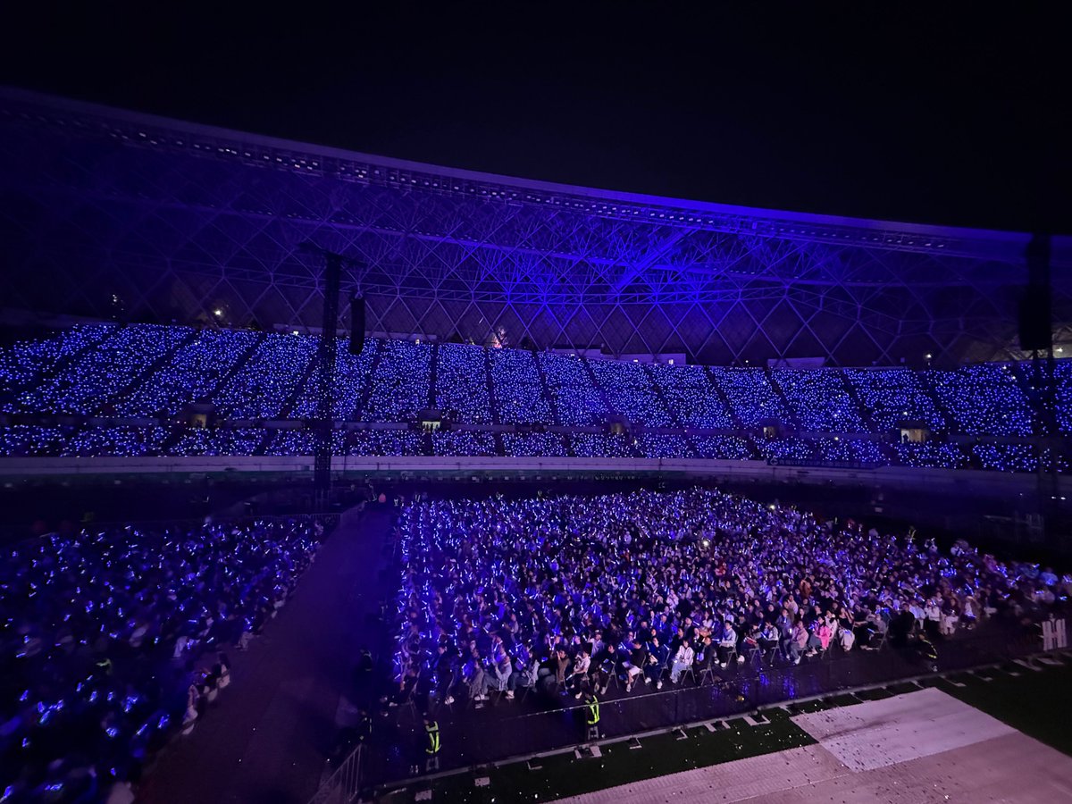 greatfavonian's tweet photo. 🌟 Creating Magic with Light: Steve Chou 2026 Concert Tour 🌟
When tens of thousands of fans raise their arms, the entire stadium transforms into a glowing sea of blue. That unforgettable moment at Steve Chou’s 2026 concert was made possible by our high-quality LED #Lightsticks. https://t.co/habDnB6TjK