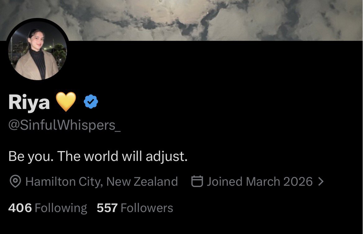 Riya 💛 tweet media