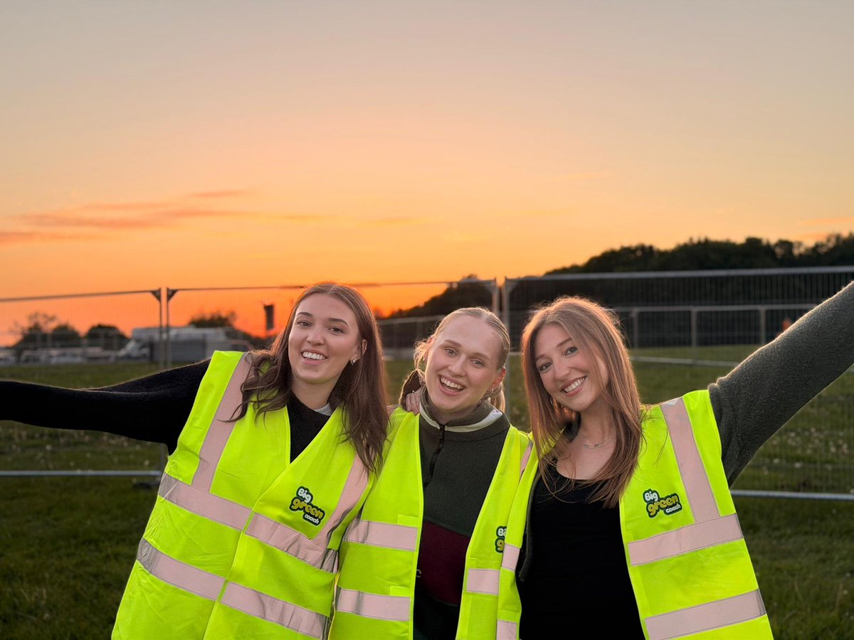 biggreencoach's tweet photo. What a weekend 🌅

Festival season officially started for us last week and the weather certainly showed up for it too☀️

Coming up next…

🐘@takethat at St Mary's Stadium
⭐️ @MrWongo and @LotteryWinners at Leigh Sports
🕺 No Art Manchester

Book now https://t.co/Tl7rWlV928 🔗 https://t.co/YwzLOGgHc6