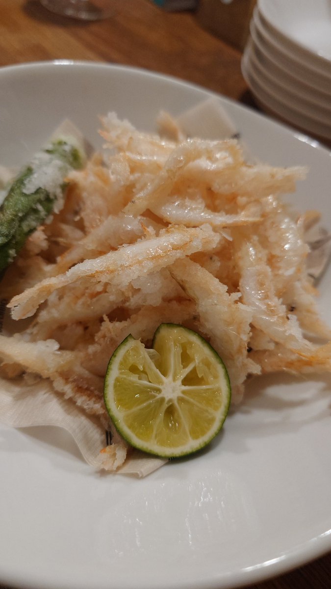 rindasan10's tweet photo. 今日の晩ご飯
夏野菜パスタ、鱈と白エビ
他では中々食べれないメニュー
美味しい
＃晩ご飯　＃ご飯　＃料理 https://t.co/ouMIlKYPgJ