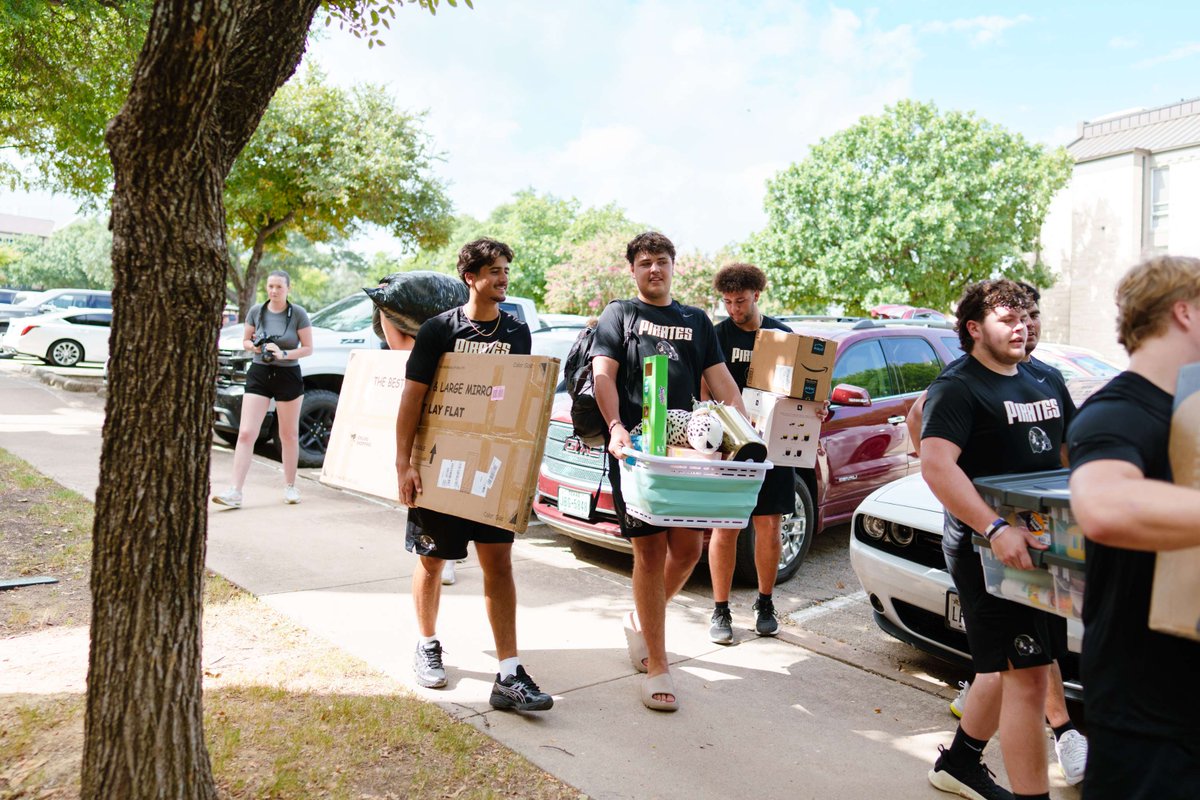 SouthwesternU's tweet photo. Thank you to every Pirate who made this academic year unforgettable! 🏴‍☠️🫶

Have the best summer, SU family! https://t.co/inghRN3HAm