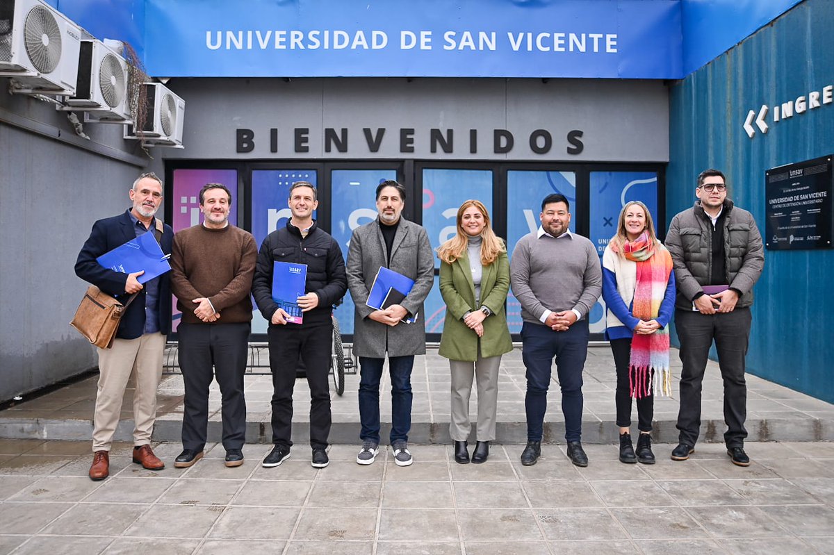 sintoniasursv's tweet photo. San Vicente avanza en la creación de la Universidad Nacional. 
Importante reunión de @nico_mantegazza con el Diputado Nacional @trottanico y los equipos de gestion de ambos 
https://t.co/ym2k7tMxJS https://t.co/RD6j3KU5ZG