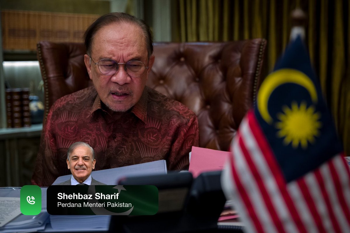 anwaribrahim's tweet photo. Sewaktu panggilan telefon dengan rakan sejawat saya dari Pakistan, Shehbaz Sharif, kami berbincang mengenai pelbagai perkembangan serantau dan usaha memperkukuh hubungan dua hala Malaysia-Pakistan yang sekian lama terjalin erat.

Saya turut menyampaikan ucapan Selamat Hari Raya Aidiladha kepada beliau serta rakyat Pakistan, dengan harapan semoga semangat pengorbanan dan persaudaraan terus memperkukuh keamanan dan kesejahteraan ummah.

Kami menyentuh perkembangan positif rundingan antara Iran dan Amerika Syarikat, termasuk perbincangan berkaitan pembukaan semula Selat Hormuz yang amat penting kepada kestabilan perdagangan dan keselamatan serantau lantas saya menyatakan penghargaan Malaysia akan peranan Pakistan dalam usaha pengantaraan berterusan serta kesediaannya menjadi tuan rumah bagi rundingan seterusnya.

Dalam hubungan ini, Malaysia kekal berpendirian bahawa segala pertikaian perlu diselesaikan melalui dialog, diplomasi dan pendekatan damai demi menjamin kestabilan rantau Asia Barat.

Kami juga berbincang mengenai kepentingan masyarakat antarabangsa bersuara dan mengambil langkah tegas untuk menghentikan keganasan dan kekejaman Israel terhadap orang awam di Gaza dan Lebanon.

Insya-Allah, hubungan Malaysia dan Pakistan akan terus diperkukuh berlandaskan semangat persahabatan, saling menghormati dan komitmen bersama terhadap keamanan serta kemakmuran sejagat.

#MalaysiaMADANI
#MADANIbekerja
#YakinMADANI
