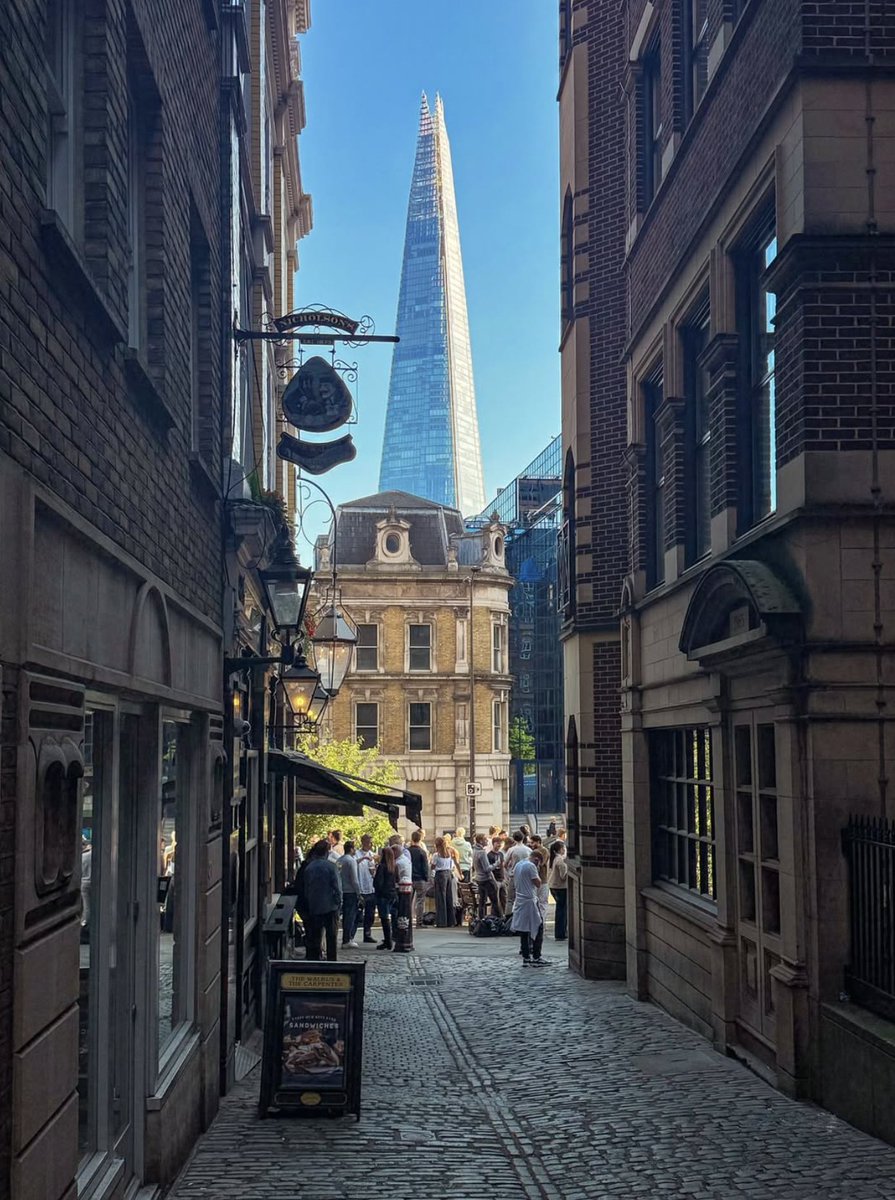 visitlondon's tweet photo. 📍Lovat Lane [📸 @josamson21] #LondonMakesItPossible #VisitLondon https://t.co/cvPRZ6lyIm