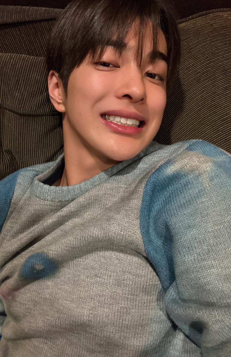 innuuu0's tweet photo. 나진짜이04년생이세진티셔츠넘좋아함.... https://t.co/uC6FAVLyun