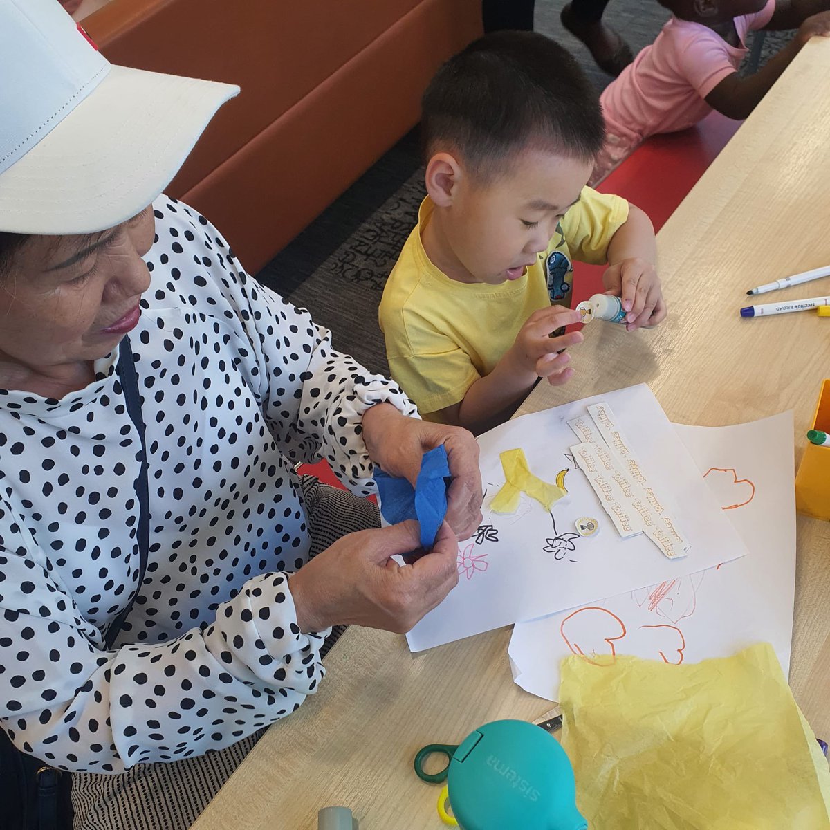 WoolwichLibrary's tweet photo. Lots of inventive builds today as part of our #JunkModelling at #WoolwichLibrary! Everyone has been turning recycled materials into houses, spaceships and more! @GreenwichLibs @Royal_Greenwich @Better_UK #LoveYourLibrary https://t.co/0uR0PAHM9v
