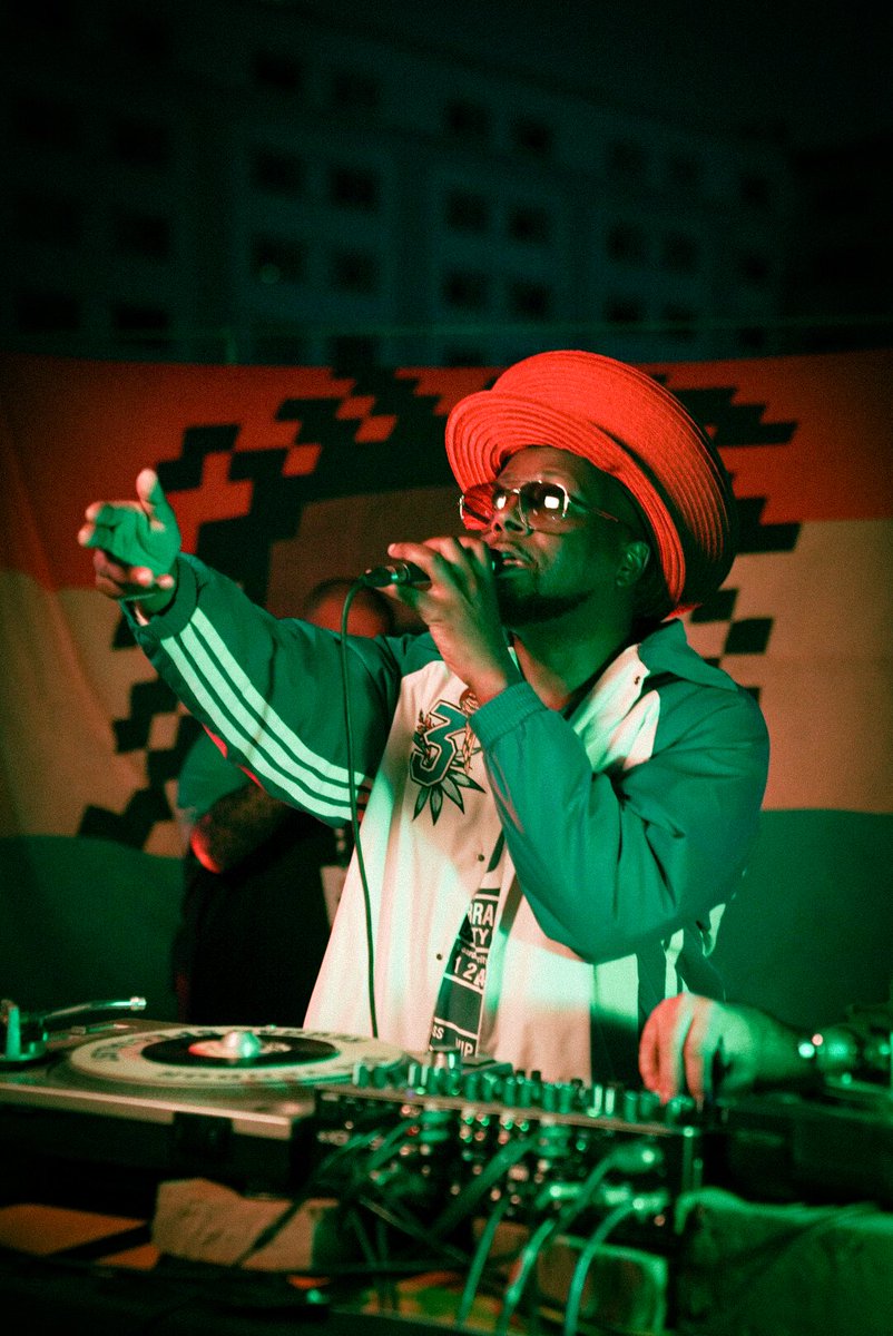 cryptorastas's tweet photo. A special moment last Saturday, when legend @wyclef came inna di dance with @digitaldubs to celebrate 25 years of the first sound system in Rio de Janeiro! https://t.co/laTaKpzZwy