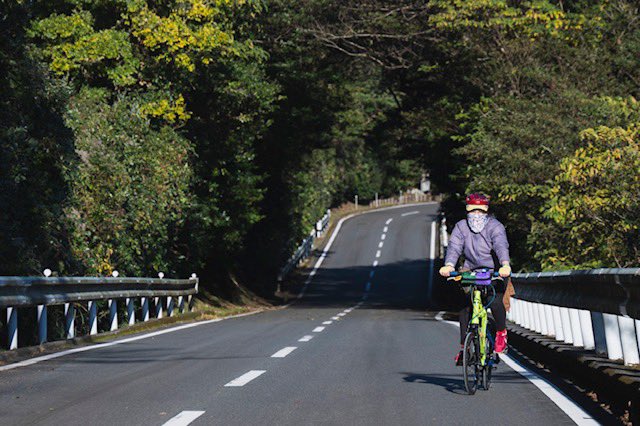 LIFEwithBICYCLE's tweet photo. ショップスタッフの「My Tyrell」Vol.2
【秀岳荘 白石店】木原さん
愛車はFSX。決め手はカラーオーダー！北海道から水・陸・空の輪行を駆使して各地でサイクリングを楽しむ木原さん。折りたたみ自転車の楽しみ方を広げたい方の良き相談相手になってくれるはずです🔽
https://t.co/QZ8Q3v5XFl https://t.co/qQngNMoIXi