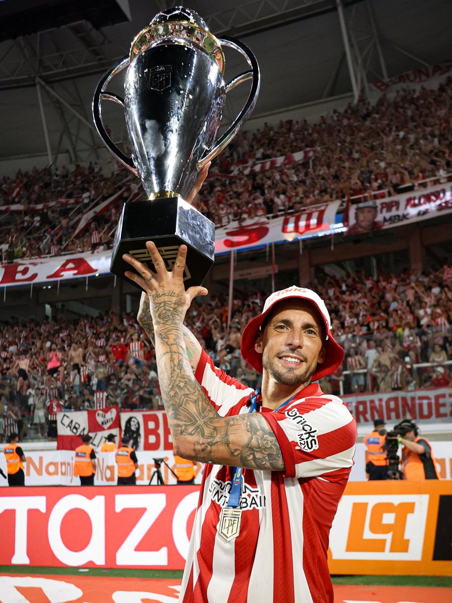 SimpsonsPincha's tweet photo. - Figura final vs DyJ.
- Centro final vs Racing.
- Mejora al equipo en final vs Platense.
- Calma y buenos centros vs DIM.

Cuando las papas queman y hace falta jerarquía y mente fría, ponelo a José.

#EDLP https://t.co/CaJ8YGaNlA