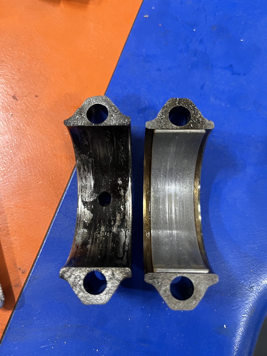 HandsOnAutoTech's tweet photo. This Rod end cap had turned black from heat after a rod bearing failure. We found the oil pickup tube had become clogged with debris. https://t.co/dStvsmQqsJ
