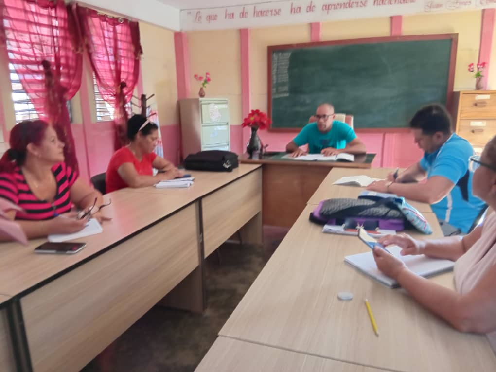 EducMpal's tweet photo. Reunión del GTPM en #Mayari  donde se realiza un balance de la etapa que culmina y se proyectan acciones para el nuevo curso escolar.
#EducaciónMayari 
#SomosContinuidad 
#VamosPorMá https://t.co/QCYln7HLP5