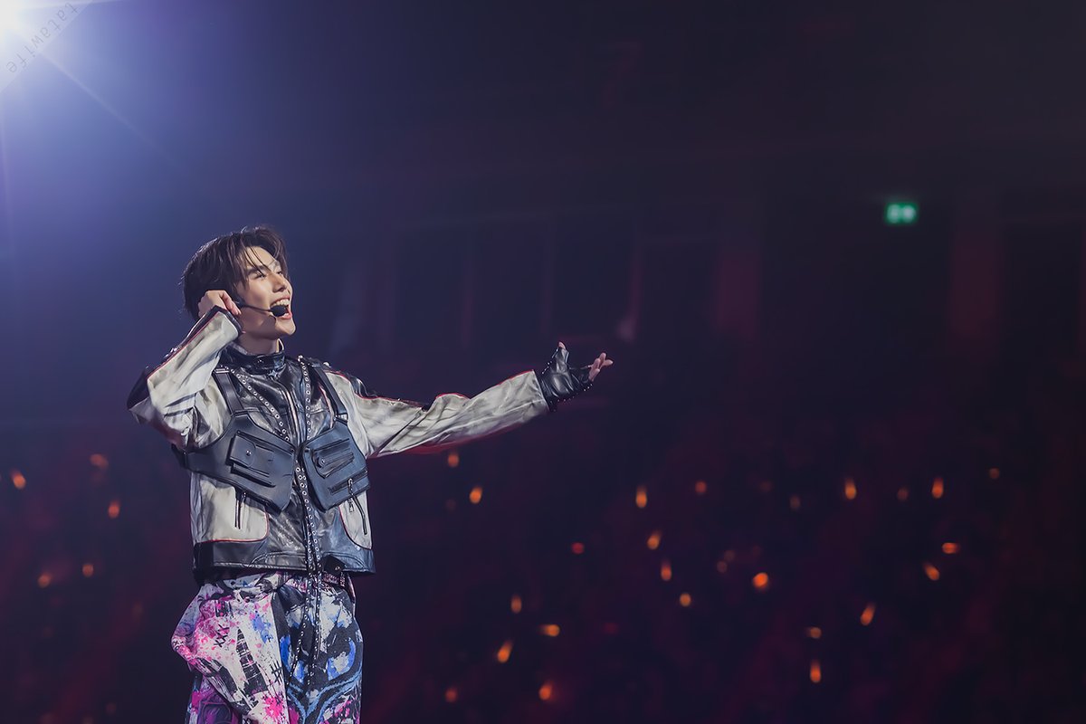 KarlTatawife's tweet photo. เก็บตกภูวินทร์สักสองเซ็ต
น้องอุตส่าห์เดินมาใกล้ ๆ
#LOLFanFest2026
@phuwintang #phuwintang https://t.co/KPWpTGfdz0