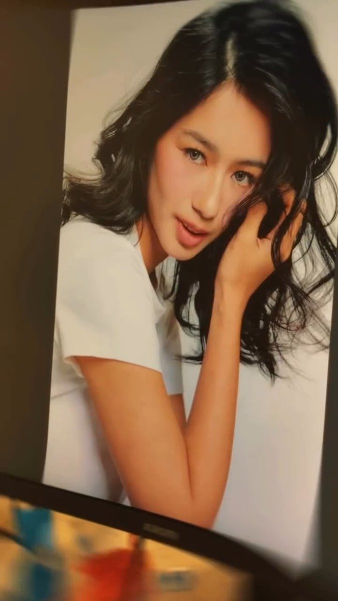 nohatesana's tweet photo. Gagi ang ganda ni kaori. Ano kaya minomodel ni kao @benchtm clothes ba or @jagjeansph pants. Eme lang pero manifesting baka magkatotoo 😇🙏🤞
#kaorioinuma #bench #jagjeansph https://t.co/ZGcS0jlGQO