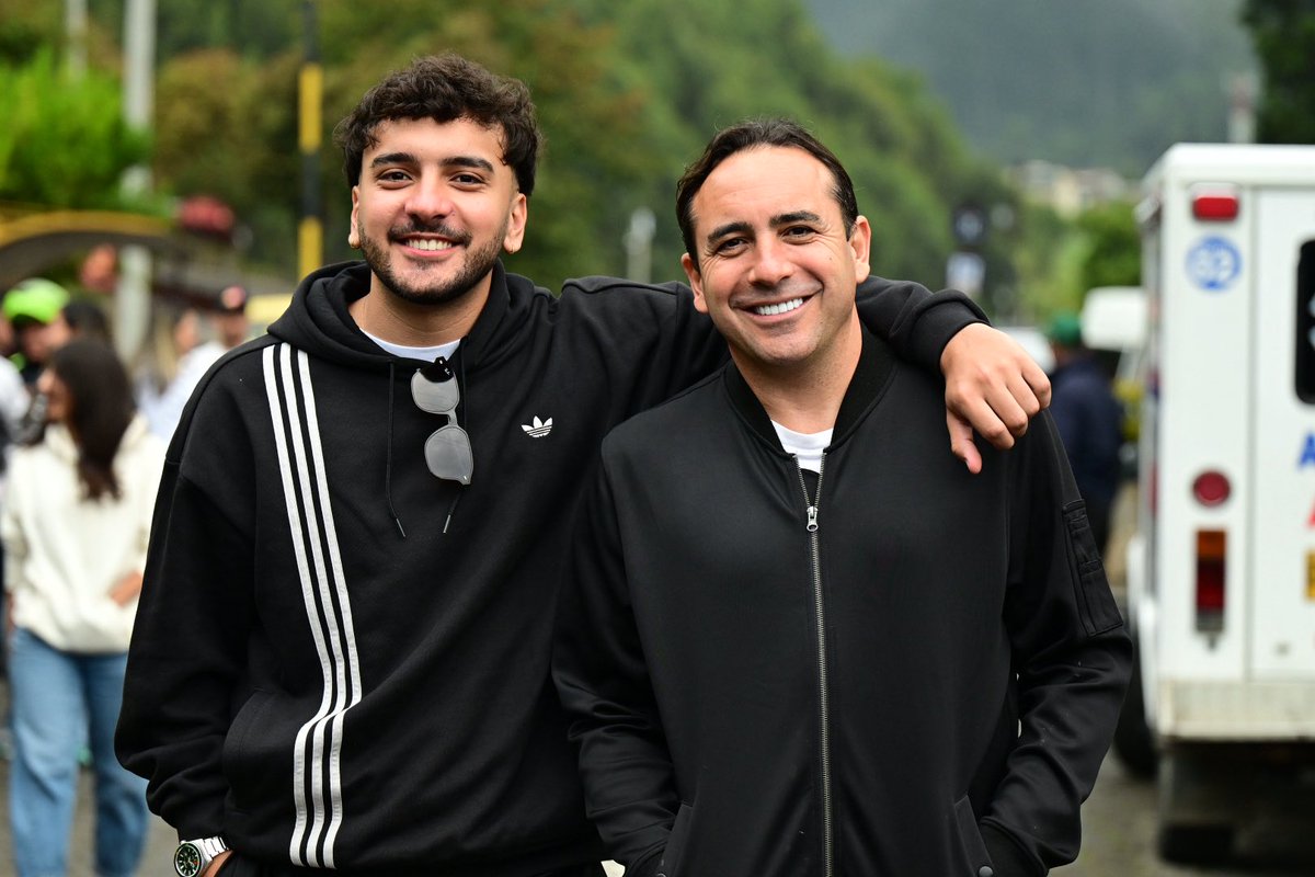 mario_sabato's tweet photo. Feliz cumple papi!!!
Te deseo lo mejor del mundo siempre!!!
Estoy súper orgulloso de vos!!!
Gracias por ser mi amigo y por más viajes juntos!!!
Te amo hasta el infinito @RodriSabato !!! https://t.co/mCuAkzIx4o