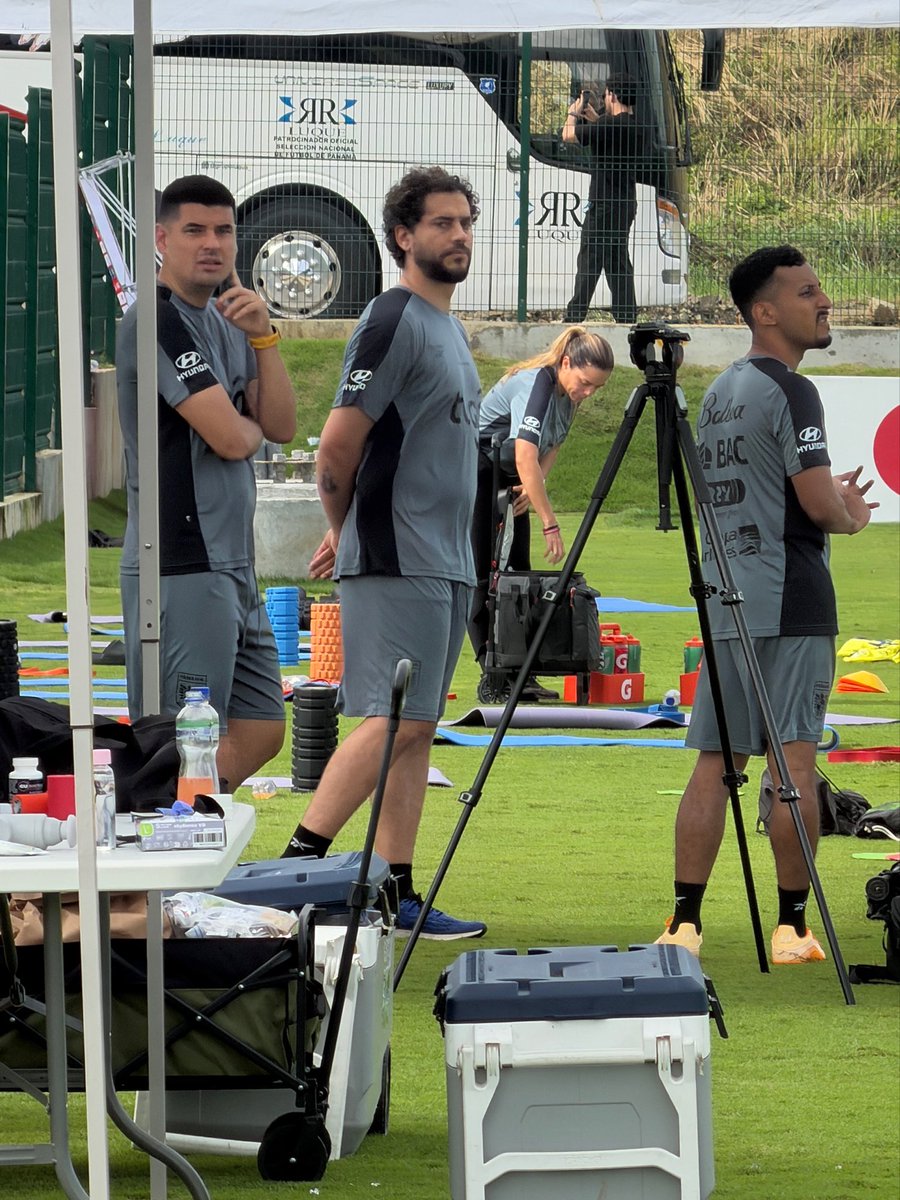 BillyPinedaPA's tweet photo. Luego de ser campeón con el @FCBarcelona, el español Guillem Escriú se une a la selección de Panamá. 

Thomas Christiansen contará con 3 videoanalistas. 

En la foto el guatemalteco Alejandro Sosa y el panameño Jaime Alvarado. https://t.co/EbvBkVWqn2