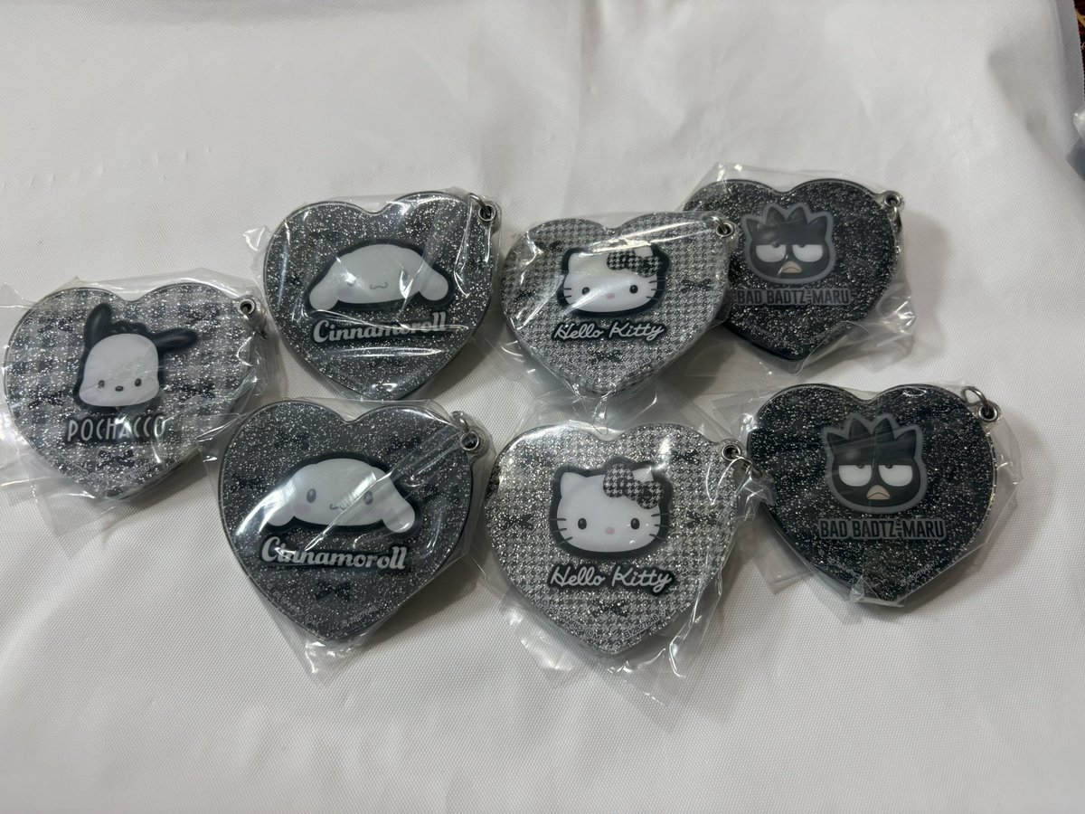 rrramune1225's tweet photo. 【 交換 】サンリオ キャラクターモノトーンスライドミラーコレクション 

求┊︎クロミ or定価

譲┊︎画像のもの

クロミ1つ決まり次第、買取可
郵送交換 https://t.co/xQgqcRMKxT