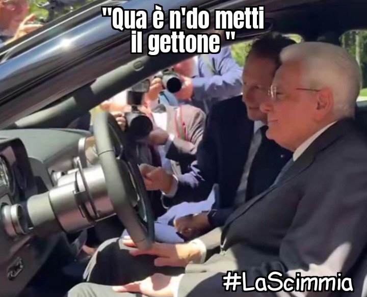 annidicera's tweet photo. E dopo le macchinette a scontro tutti al Brucomela 
#Ferrari #Mattarella #Elkann #Luce https://t.co/kFwlntRqAO