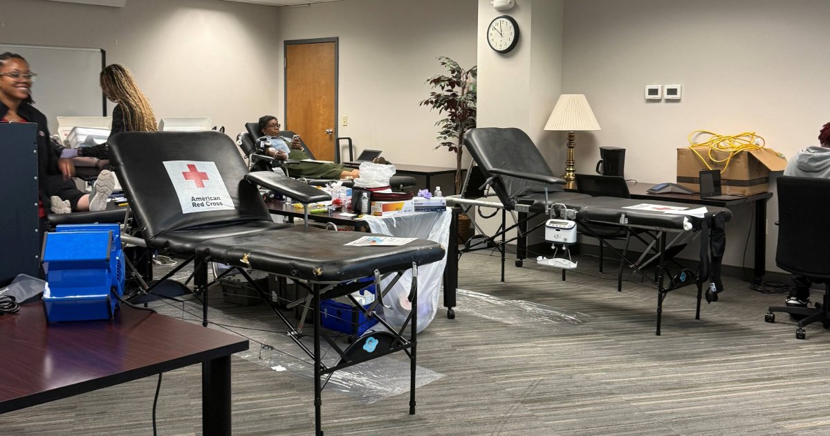 scpeba's tweet photo. Approximately 29,000 units of red blood cells are needed every day in the U.S. Last week, staff rolled up their sleeves to donate blood through the American Red Cross, saving 42 lives. Find a blood drive near you at https://t.co/N4MBHdJ3UY. https://t.co/r7X23AZS3g