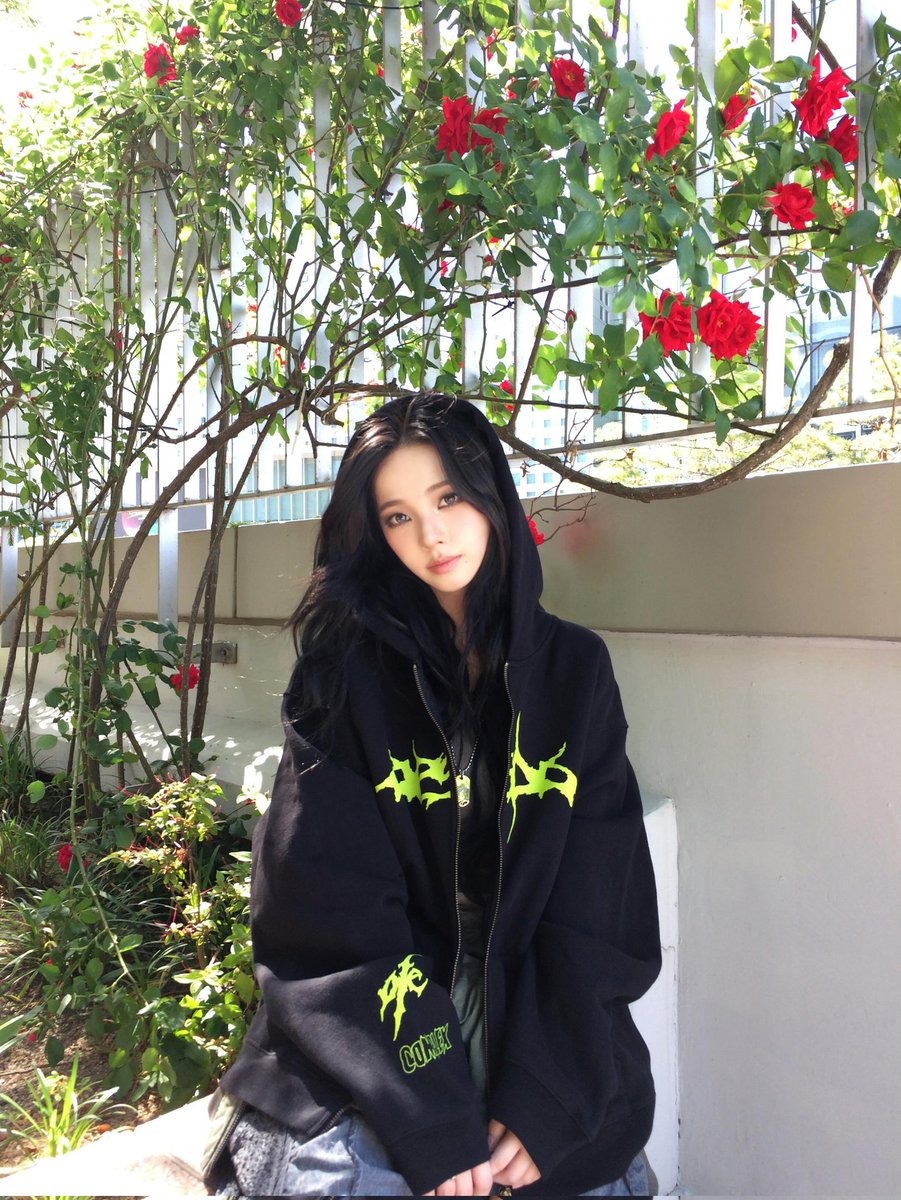 순간의 카리나 tweet media