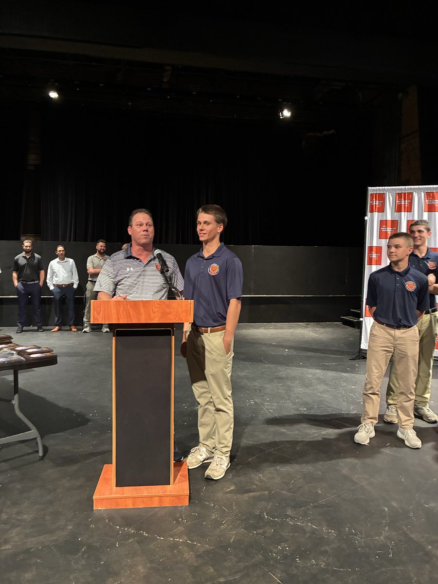 WildkitBaseball's tweet photo. Oh what a Night! It was fantastic celebrating our baseball players accomplishments! We are super proud of them and love having the opportunity to be part of their journey. Congrats! 🧡💙⚾️🔥 #nationlove https://t.co/mu6rlZKnDP