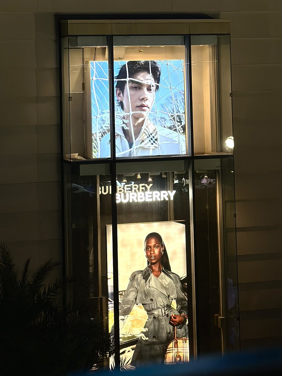 R41nb0w26's tweet photo. GBA Bright for @Burberry global campaign 'A Good Sport' for Autumn 2026

📍🇹🇭 Central Embassy, Bangkok
📍🇹🇭 Siam Paragon, Bangkok

#BurberryxBRIGHT
#Burberry
#bbrightvc @bbrightvc https://t.co/ZDdbz9LvdF